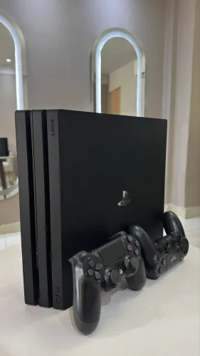 Ps4 Pro 1TB + 2 controles