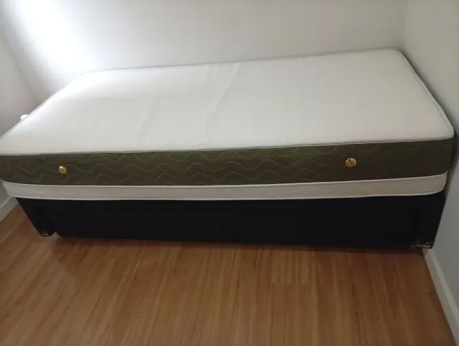 Vendo Cama Box solteiro com cama auxiliar