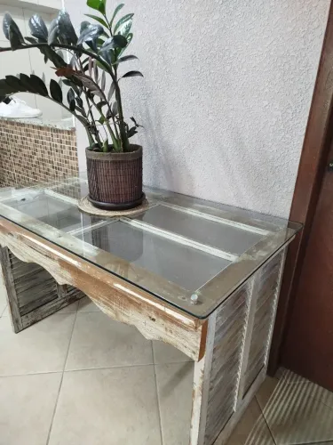 Mesa expositora/aparador madeira maciça