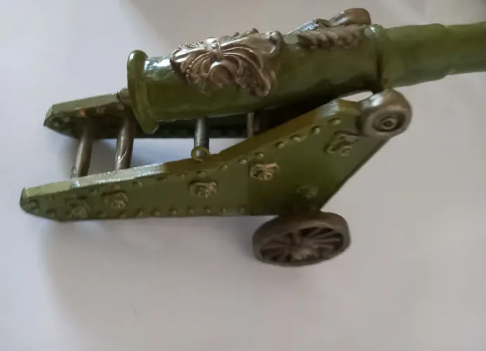Canhão da primeira guerra, feito manualmente em mdf,e alumínio o tubo do Canhão é aluminio