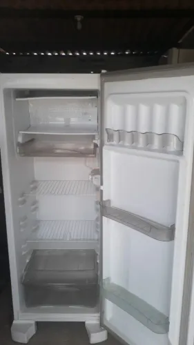 Vendo geladeira esmaltec tipo degelo