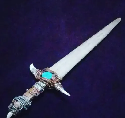 Espada artesanal decorativa com bico de peixe meca