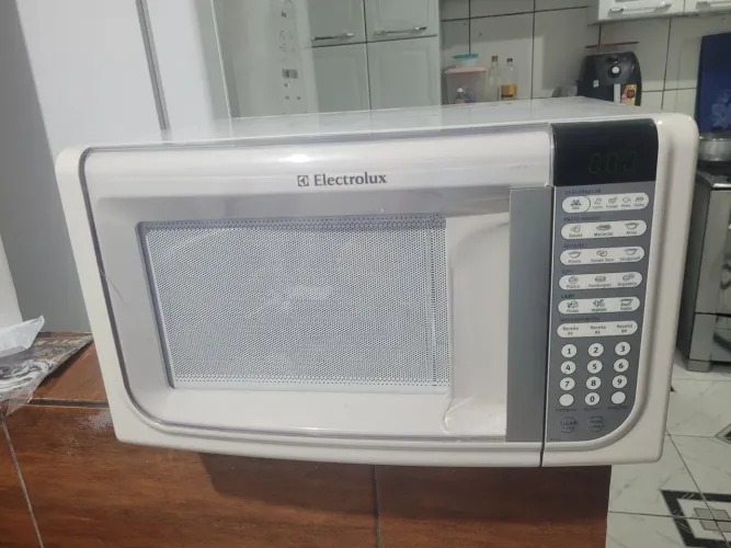 Micro-ondas Electrolux 31L 127V em excelente estado funcionando perfeitamente.