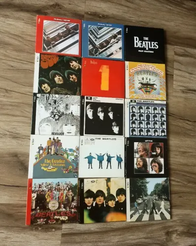 Lote cds Beatles [material importado]