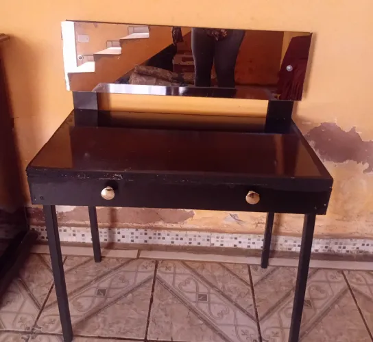MESINHA NAO É DE MADEIRA