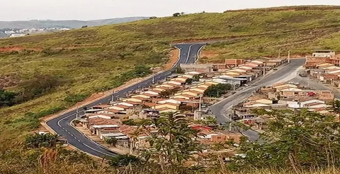 Casa Parque das Aguas, 2 quartos, telhado novo, totalmente murada e documentação em dia