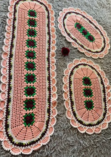 TAPETE E PASSADEIRA EM CROCHÊ