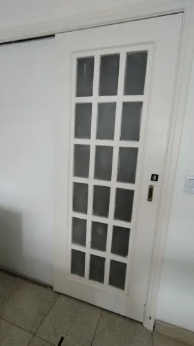 2 portas de correr em madeira com vidros foscos ? 80 x 207 cm ? com trilhos e roldanas