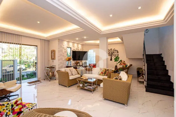 Casa com 3 dormitórios à venda, 330 m² por R$ 3.900.000,00 - Camboinhas - Niterói/RJ