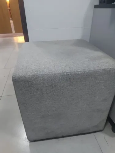 Puf em tecido cinza