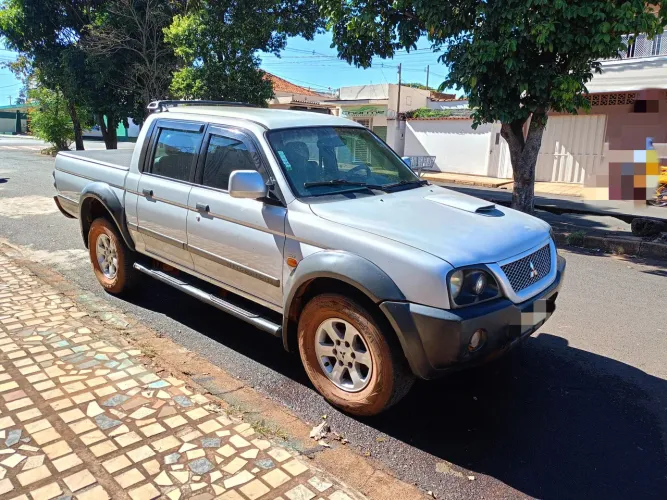 Mitsubishi L200 Outdoor HPE 2.5 4X4 CD T.dies. Mec. 2010