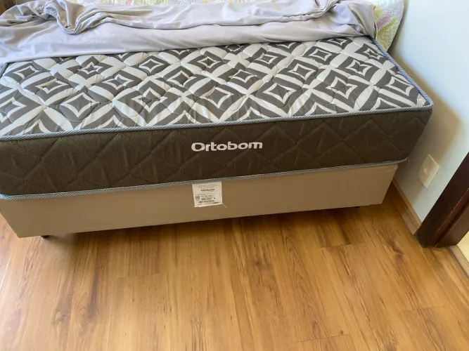 Box e colchão casal ortobom