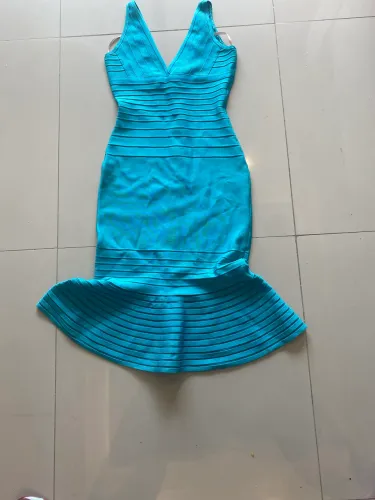 Vestido lindo azul de Bandagem