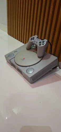 PLAYSTATION 1 FAT COM LEITOR FUNCIONANDO PERFEITAMENTE, DETALHES NAS FOTOS