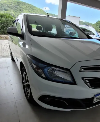 Chevrolet Onix Hatch LTZ 1.4 8V Flex Power Aut. 4P 2015