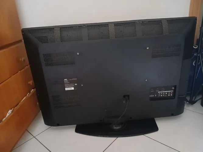 Tv AOC 42 POLEGADAS COM CONTROLE.