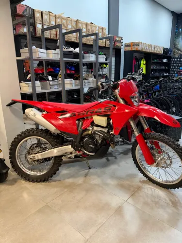 Moto Gas gas EC 250 F 2025 enduro com 12 horas gasgas