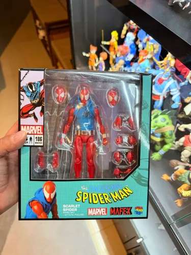 Scarlet spider mafex n186