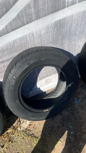 Vendo 4 pneus meia vida 3 são dunlop e 1 e remode  185/65/14 faço 250 nos 4