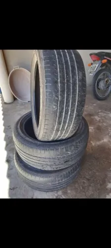 Pneus em ótimos estado