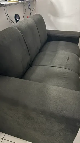 Vendo sofá preto três lugares 