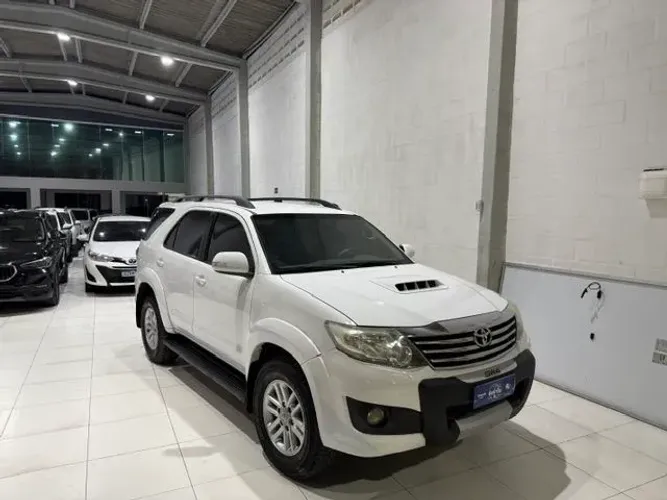 Toyota Hilux SW4 SRV D4-d 4X4 3.0 TDI Dies. AUT 2013
