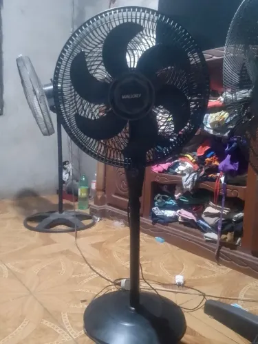 Vende se ventilador quebrando 