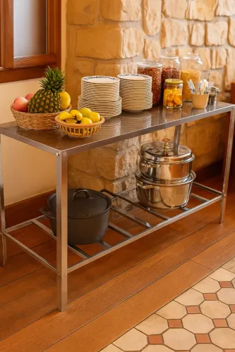 Mesa Industrial em Aço Inox com Grade Inferior Reforçada