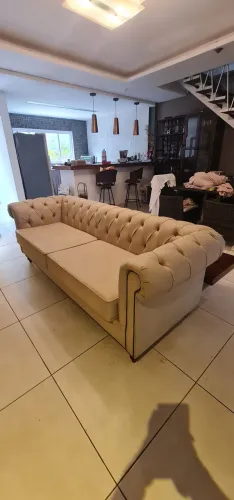 Sofá Chesterfield branco gelo