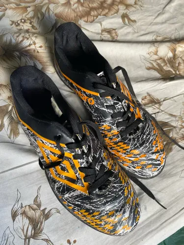 Chuteira Umbro 39