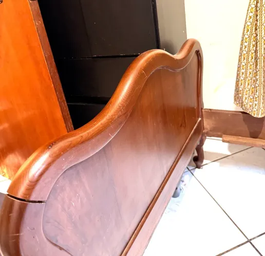 Cama de madeira solteiro
