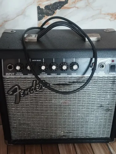 Amplificador fender 15G