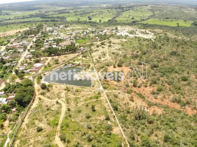 Terreno com Poço Artesiano e Lago Forte Vocação Comercial em Curvelo