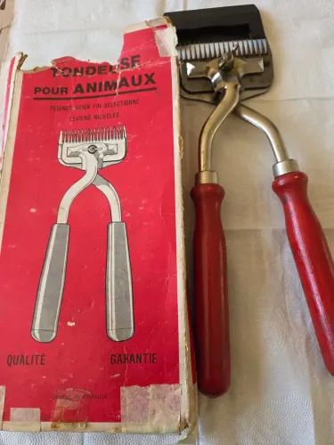 TESOURA DE TOSQUIA DE ANIMAIS , TONDEUSE ( FRANCESA )MANUAL , CONSERVADA  , VINTAGE  !