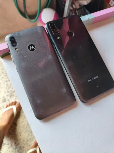 Celular com defeito