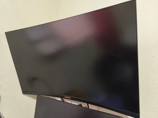 Monitor AGON curvo 31,5 pol