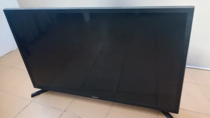 TV Samsung 32" - mod UN32J4290AG (Retirar peças)