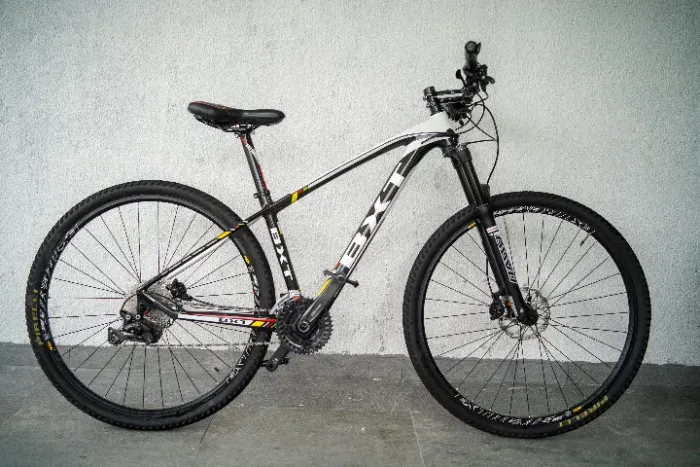 Bicicleta Mountain Bike Fibra de Carbono Full + Shimano XT - Aro 29
