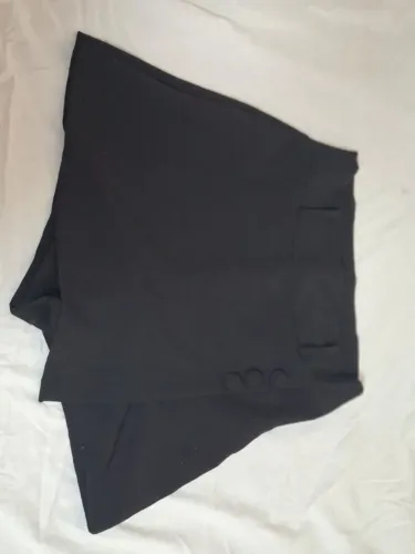 Vende-se short saia de alfaiataria com botões!