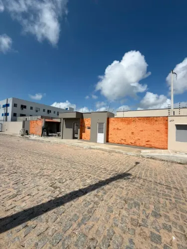 Com Churrasqueira -Casas em Condomínio Fechado em Parnamirim - 2 e 3/4 - 82m² a 100m²