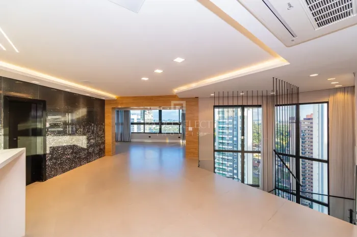 Cobertura com 362 m², 4 quartos sendo 3 suítes à venda no bairro Ecoville.