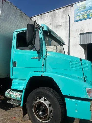 Caminhão Mercedes