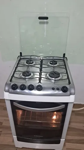Fogão Electrolux 4 bocas automático em bom estado (Entrego)