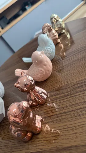 KIT COM 6 ENFEITES DECORATIVOS - CERÂMICA E METALIZADOS