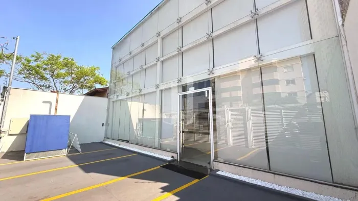 Prédio Comercial Moderno com 600m2 no Parque Amazônia