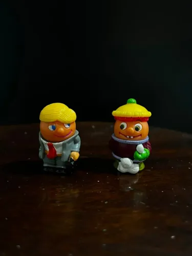 Lote 2 Miniaturas Kinder Ovo Anos 90 - Coleção Os Ovo-Maníacos Raros