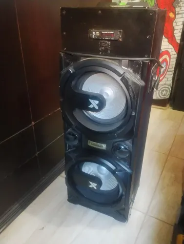 Vendo Caixa de som amplificada Residencial, tem Bluetooth