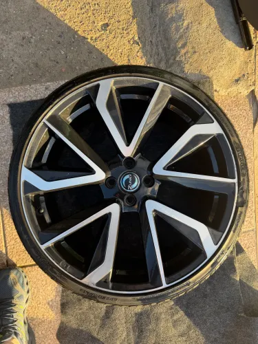 Rodas aro 20 com 4 pneus novos 90% de borracha