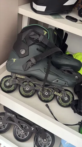 PATINS TRAXART REVOLT VERDE 43/44 80MM / 85A POUCO USADO