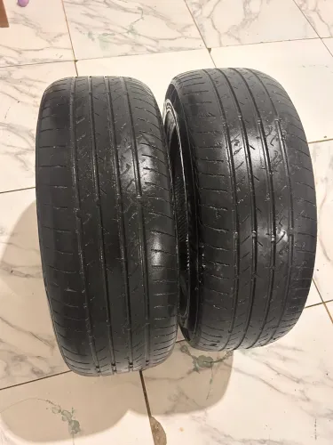 Vendo dois pneus CONTINENTAL 195/55/16 meia vida usavel ainda
